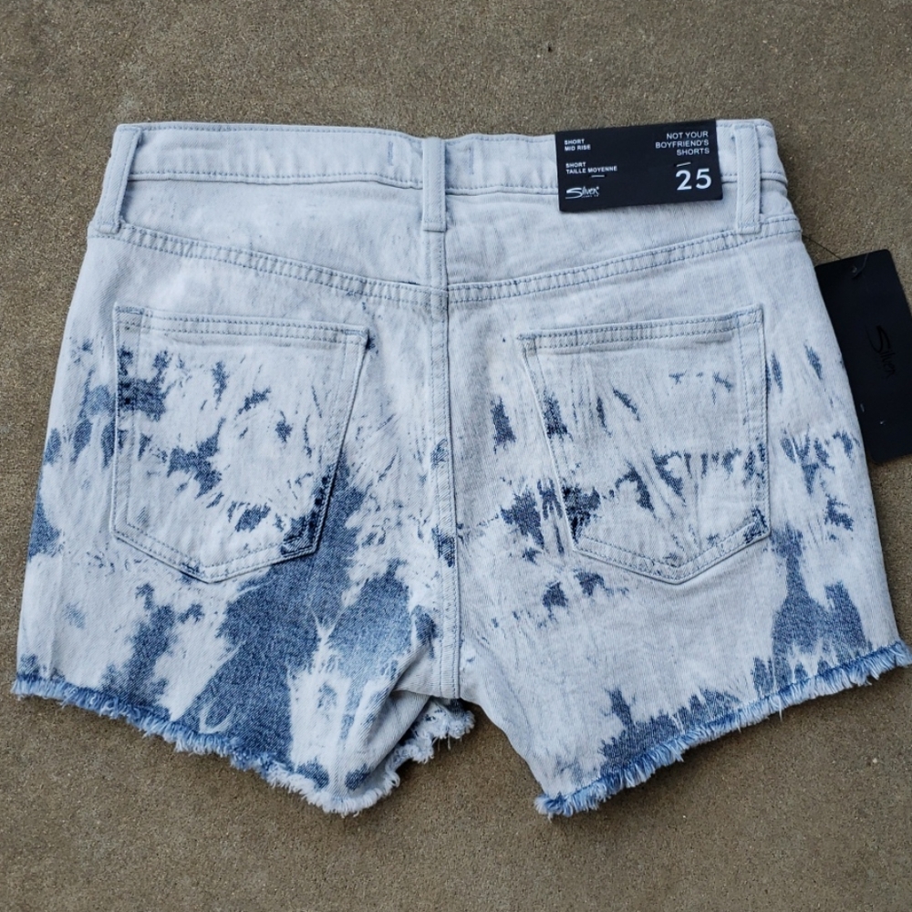 NWT Silver sz 25 mid rise frayed shorts